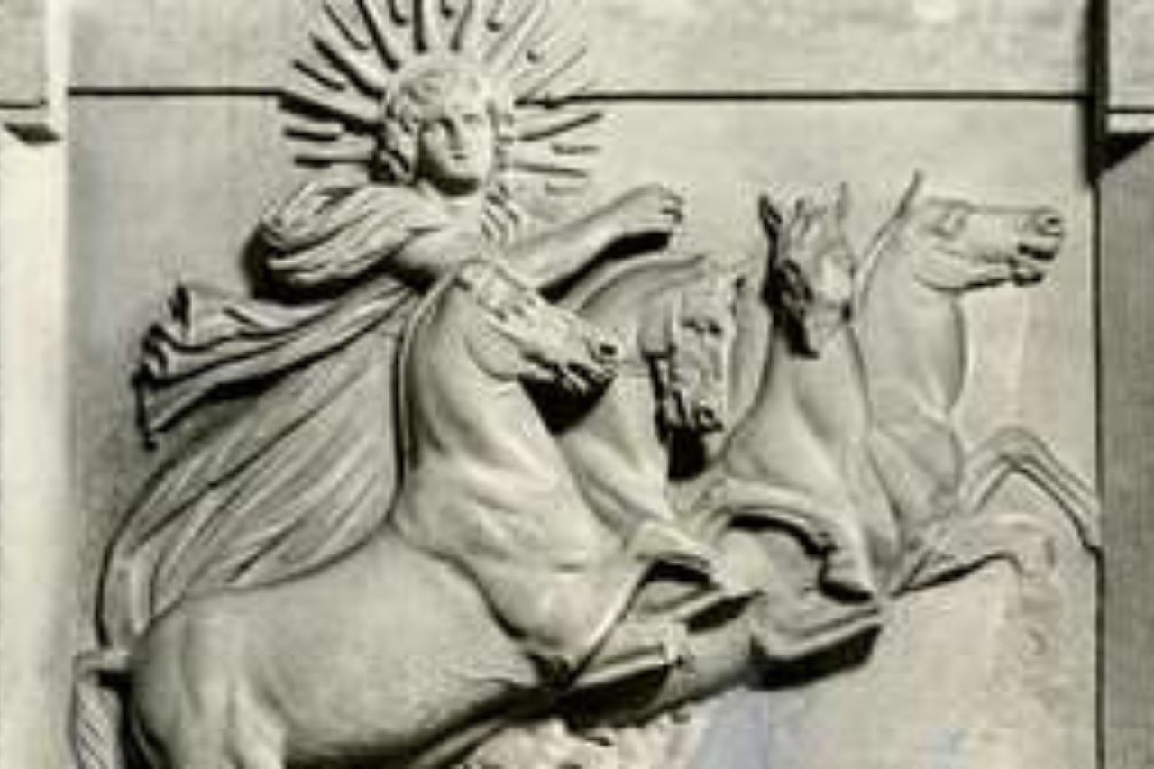 Helios cabalgando en sus carros