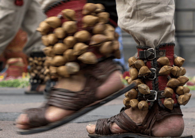 Hombre danzando para Xolotl, deus azteca do rayo
