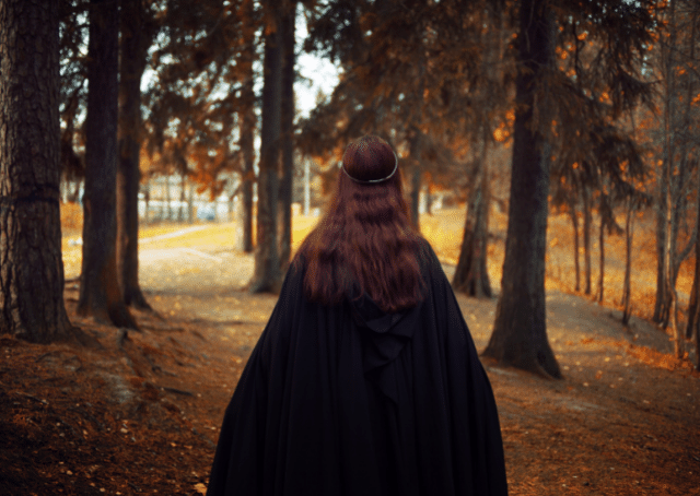 Mujer como a deusa celta Brigid