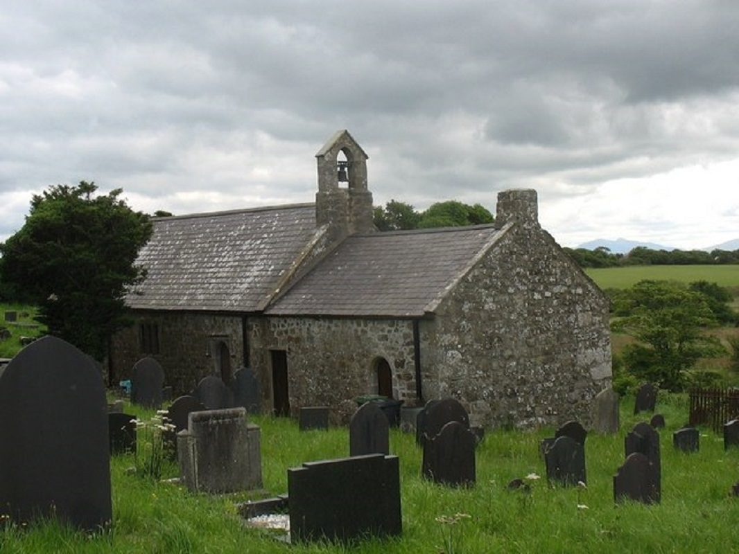 Igreja de Santa Cwyllog, Llangwyllog, Anglesey. Fotografia de Eric Jones, CC-BY 2.0