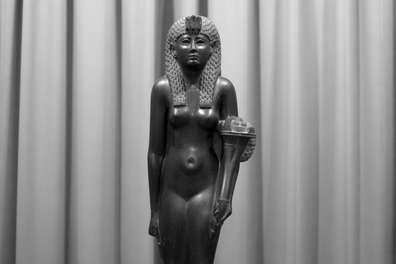 Estátua de Cleópatra VII