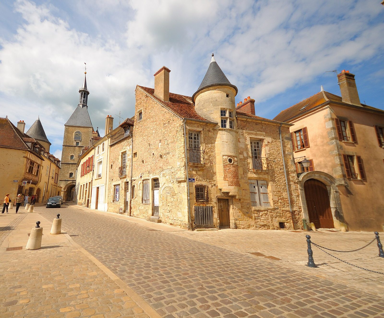 As ruas calçadas de Avallon, na Borgonha, França