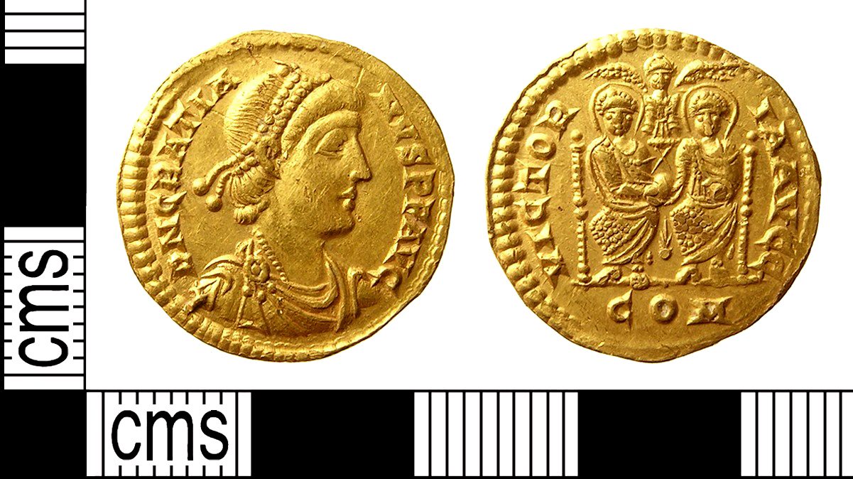 Moeda romana IOW-099F52, sólido de Graciano. Caso de tesouro n.º 2011 T182 (FindID 435741)