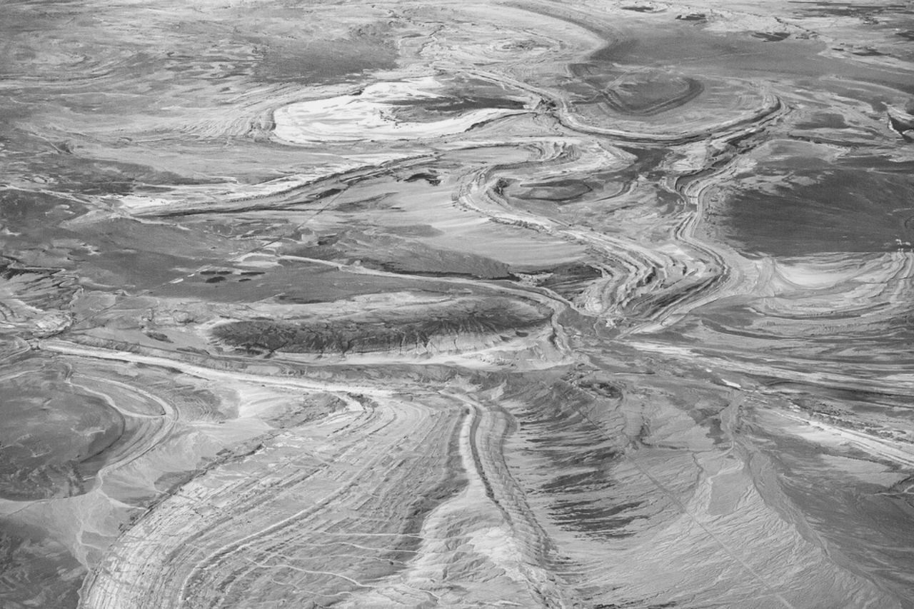Estrada rochosa desértica Irão