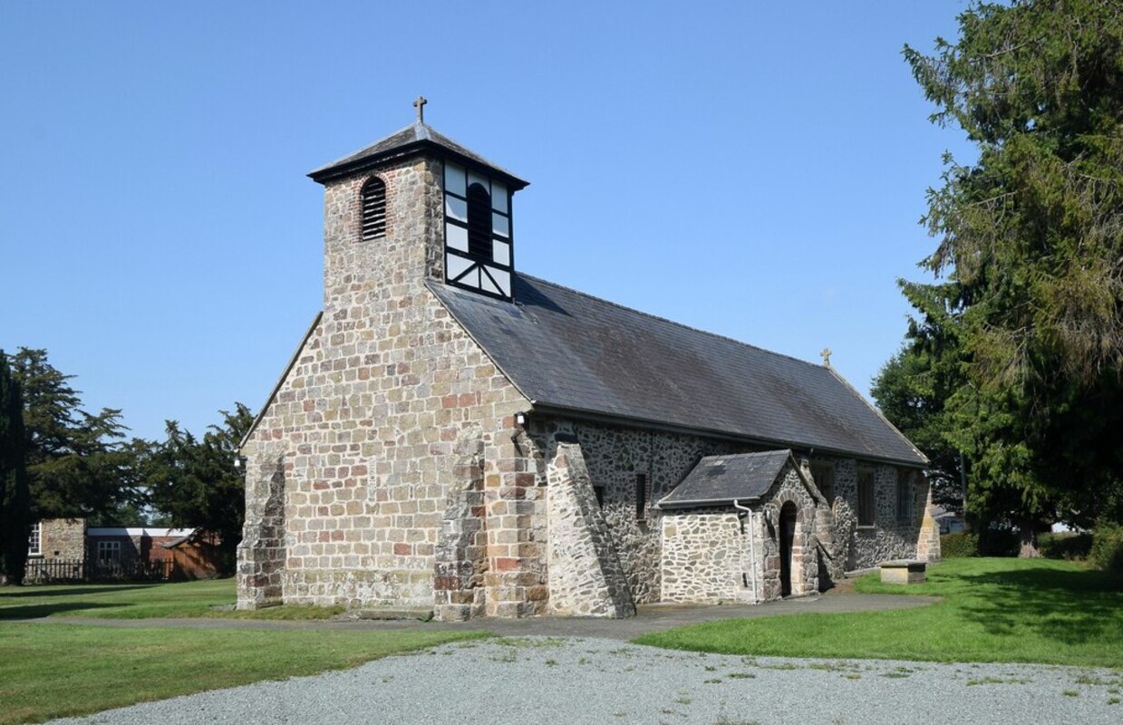 Igreja de Llandrinio, o presumido lugar de repouso de Llacheu filho de Artur. Foto de Bill Harrison, CC-BY 2.0