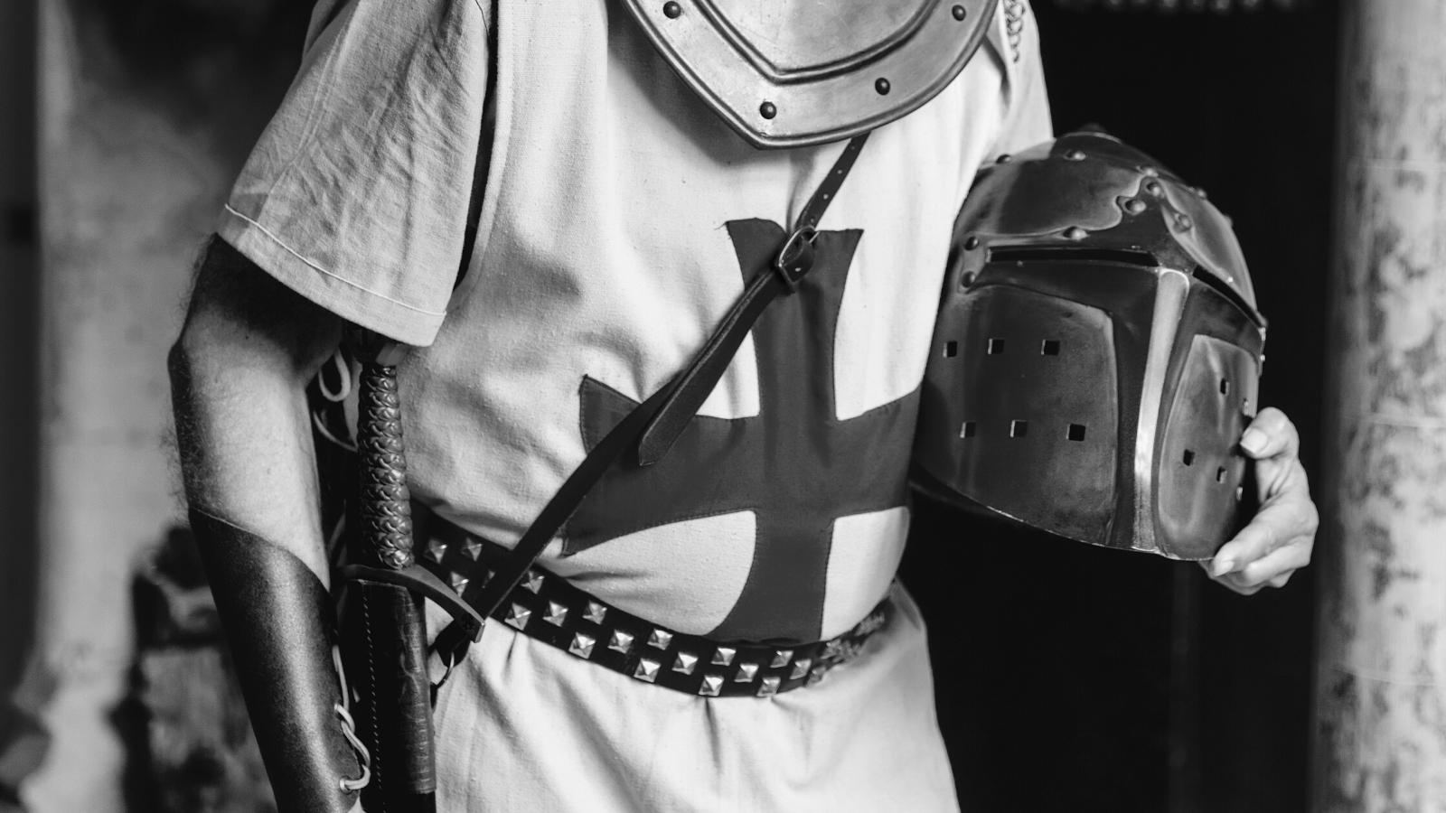 Traje de cruzado medieval
