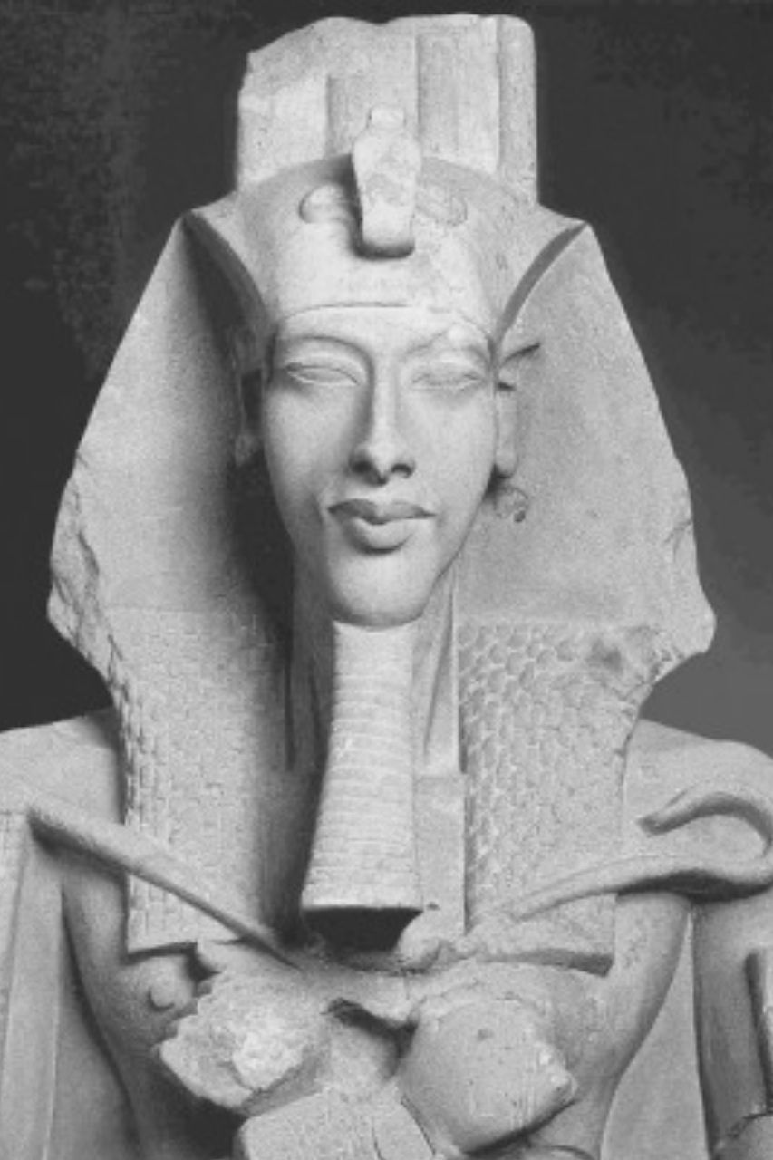 Faraó Akhenaton 1351-1334 a.C.