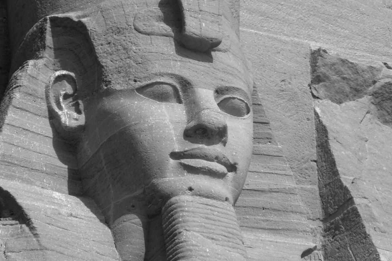 Estátua de Ramsés II