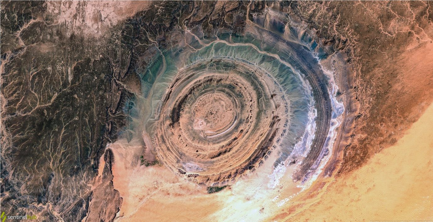 Vista de satélite da Estrutura de Richat, mostrando vestígios do que parecem ser rios antigos. Sentinel Hub, CC-BY 2.0