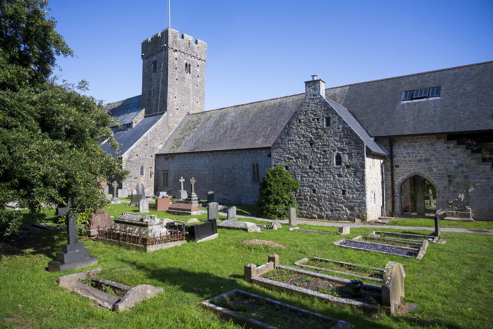 Llanilltud Fawr, o local da popular escola religiosa de Illtud